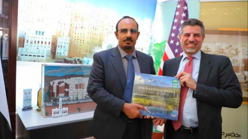 تكامل أدوار وتبادل مهام.. نشاط أمريكي متصاعد في اليمن